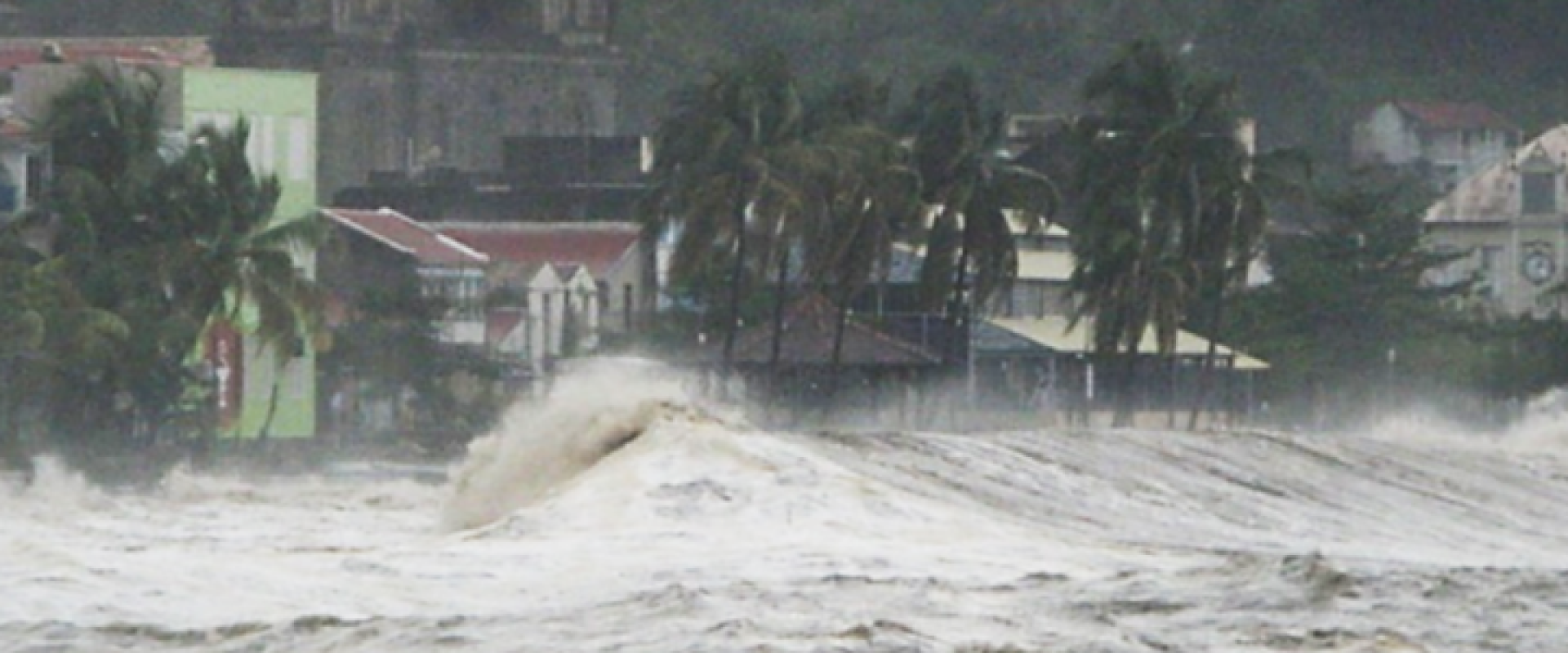 Plage du Carbet pendant l’ouragan Omar en 2008